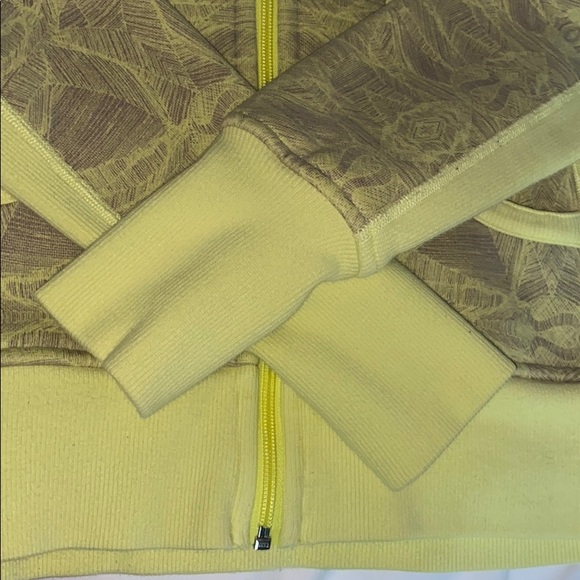 Lululemon Light Yellow Scuba Hoodie - Picture 4 of 6